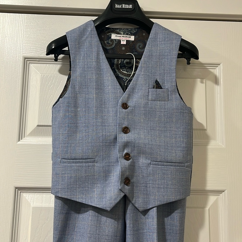 Used in excellent condition ISAAC MIZRAHI vest and dress pants